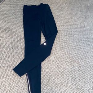 Swift speed 28” navy Lululemon leggings great used side pockets Sz 4